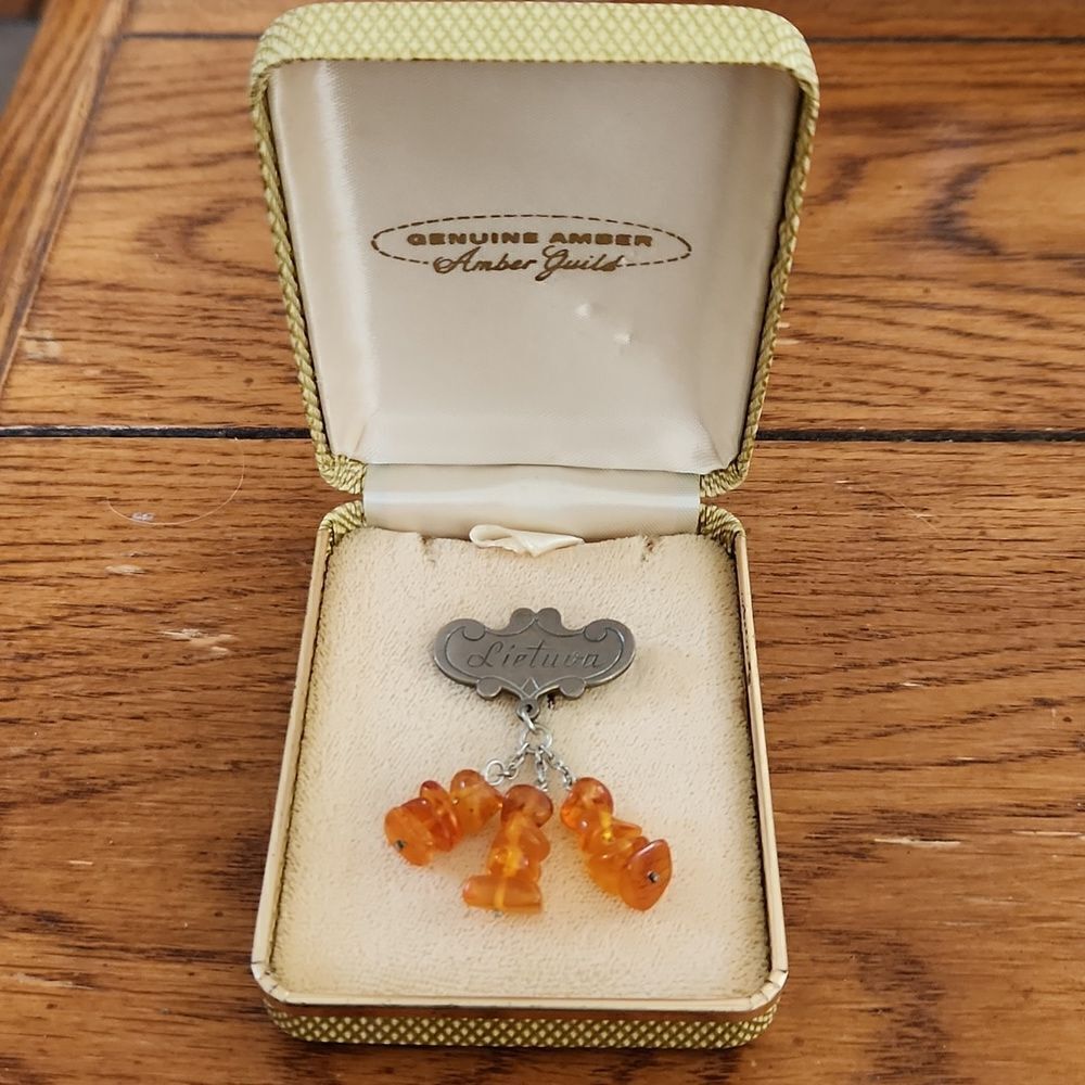 Genuine Amber pin with Lietuva printed on silver tone stick pin